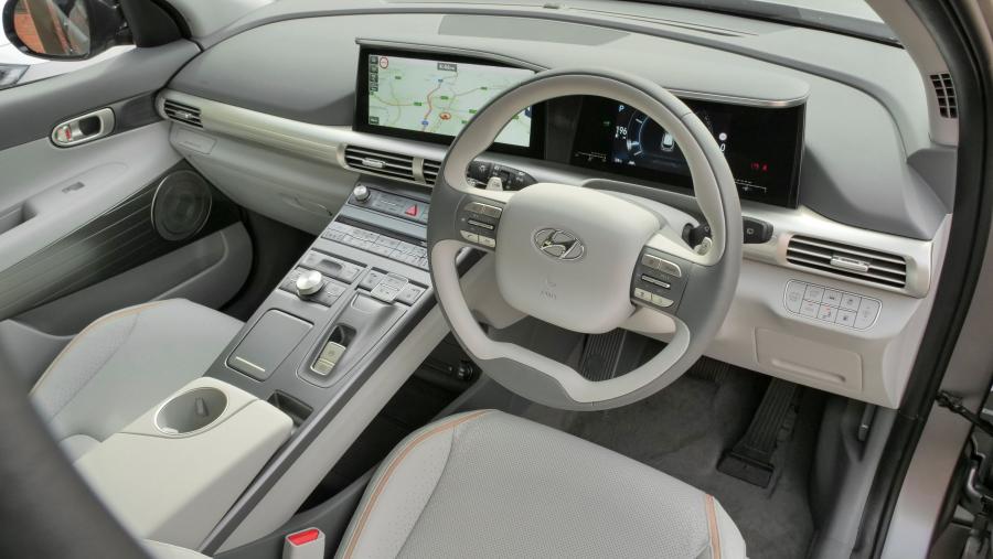 Интерьер Hyundai NEXO 2018 года  (UK) (фото 10 из 28)